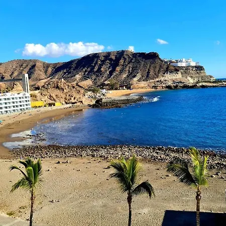 Ocean Breeze Oasis: Deluxe Beachfront Retreat With Stunning Views Apartment Playa Del Cura (Gran Canaria)