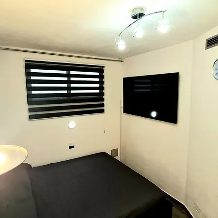 Apartment Ocean Breeze Oasis: Deluxe Beachfront Retreat With Stunning Views *
